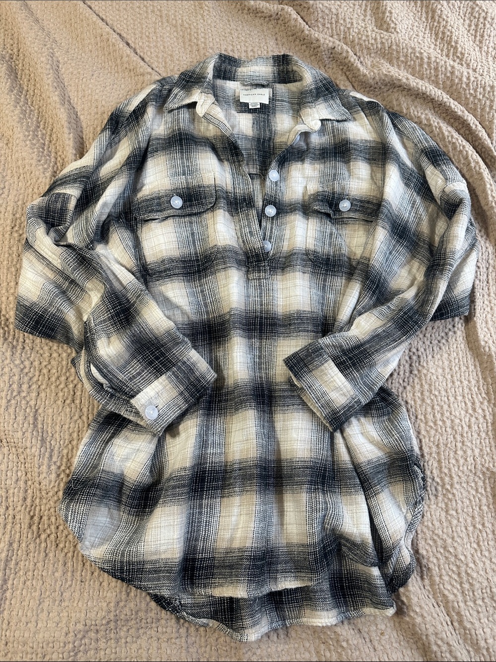 American Eagle Outfitters Black & Cream Plaid Button-Up Shirt